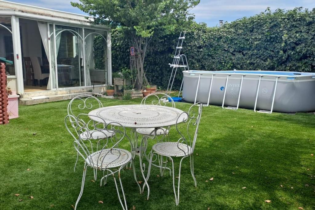 Maison Paisible Et Ensoleillee Hébergement de vacances Avignon
